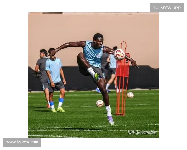 上海申花新援盖伊随队在迪拜冬训,并在热身赛中出场。